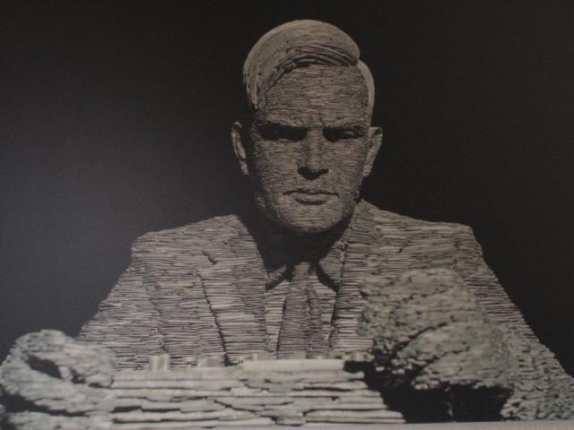 Alan Turing http://xn--iakiortiz-l6a.com/archivos/imagenes/blog/a/alanturing2mid.jpg
